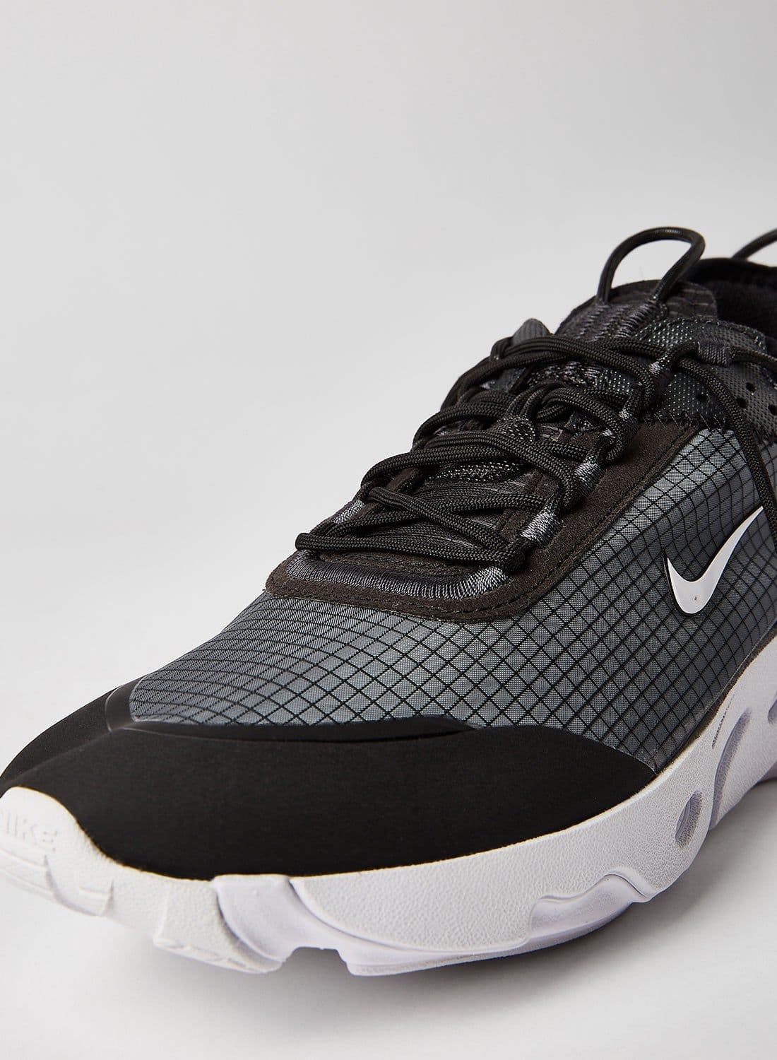 React Live Sneakers Black/White-Dk Smoke Grey 3